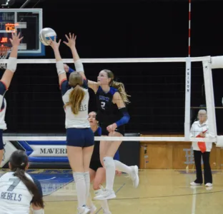 Mavericks clinch section semifinal appearance with win over USC